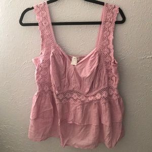 Cute blouse with flower lace on the sides
